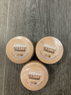 3X Maybelline Dream Matte Mousse Foundation - Light Beige ( Firm price )